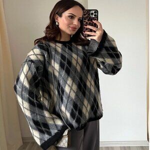 Zara Diamond Knit Fuzzy Crew Neck Sweater Black White Blogger Fav Size Small